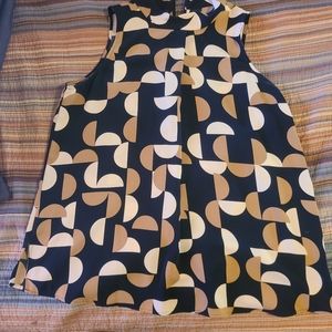 Sleeveless high neck geometrical top